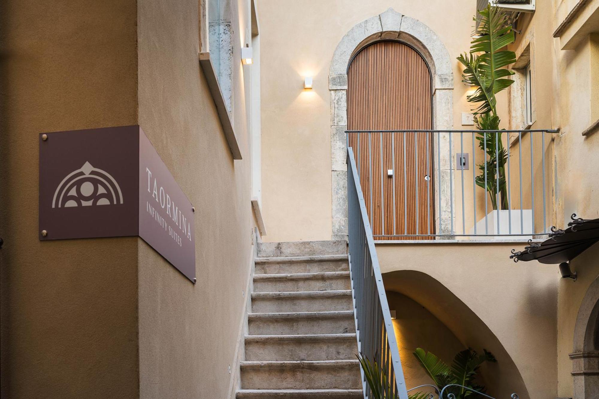 Taormina Infinity Suites ภายนอก รูปภาพ